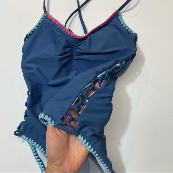 Salt+Cove Stitch Cross-Back One-Piece Swimsuit medium - Picture 3 of 6